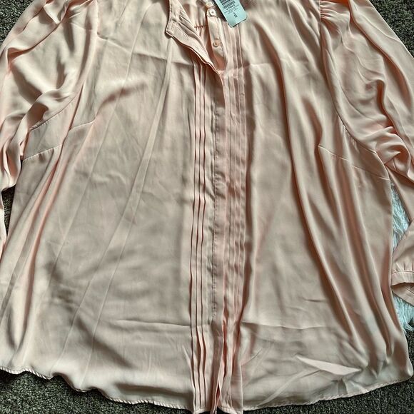Torrid Top Button Down Light Pink New Womens Size 6X - Picture 5 of 9
